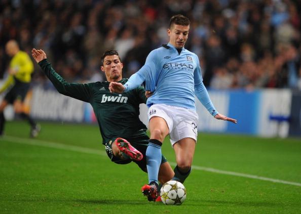 二人都是脖子以下世界级，巴神问题不在脖子以上，内马尔问题脖子上、下都有