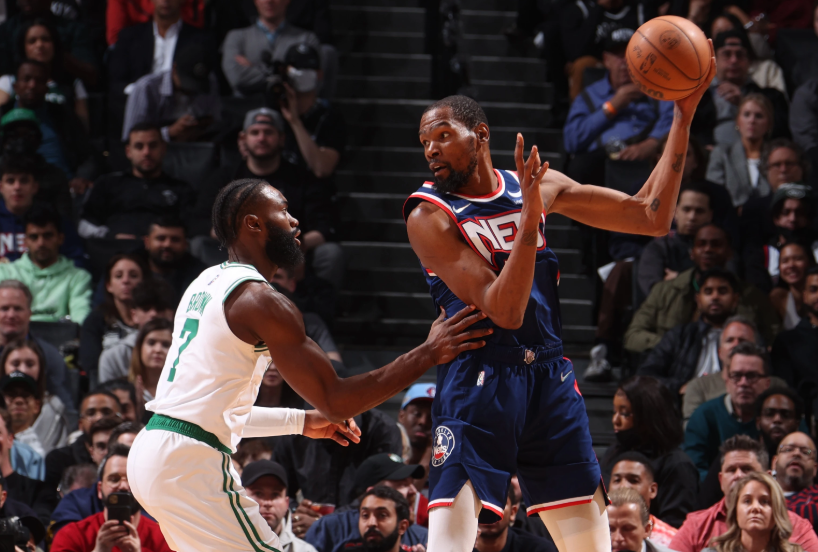 篮球湖人球员训练后心理状态良好