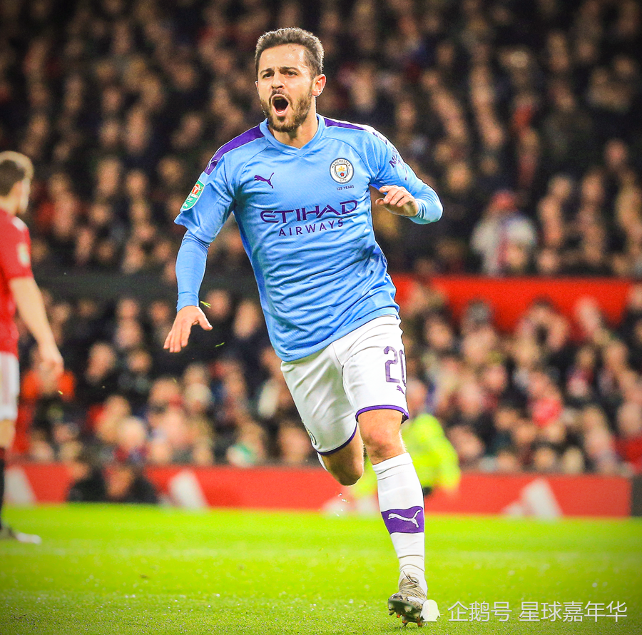 东契奇的神仙球惊呆了看台上的老父亲！