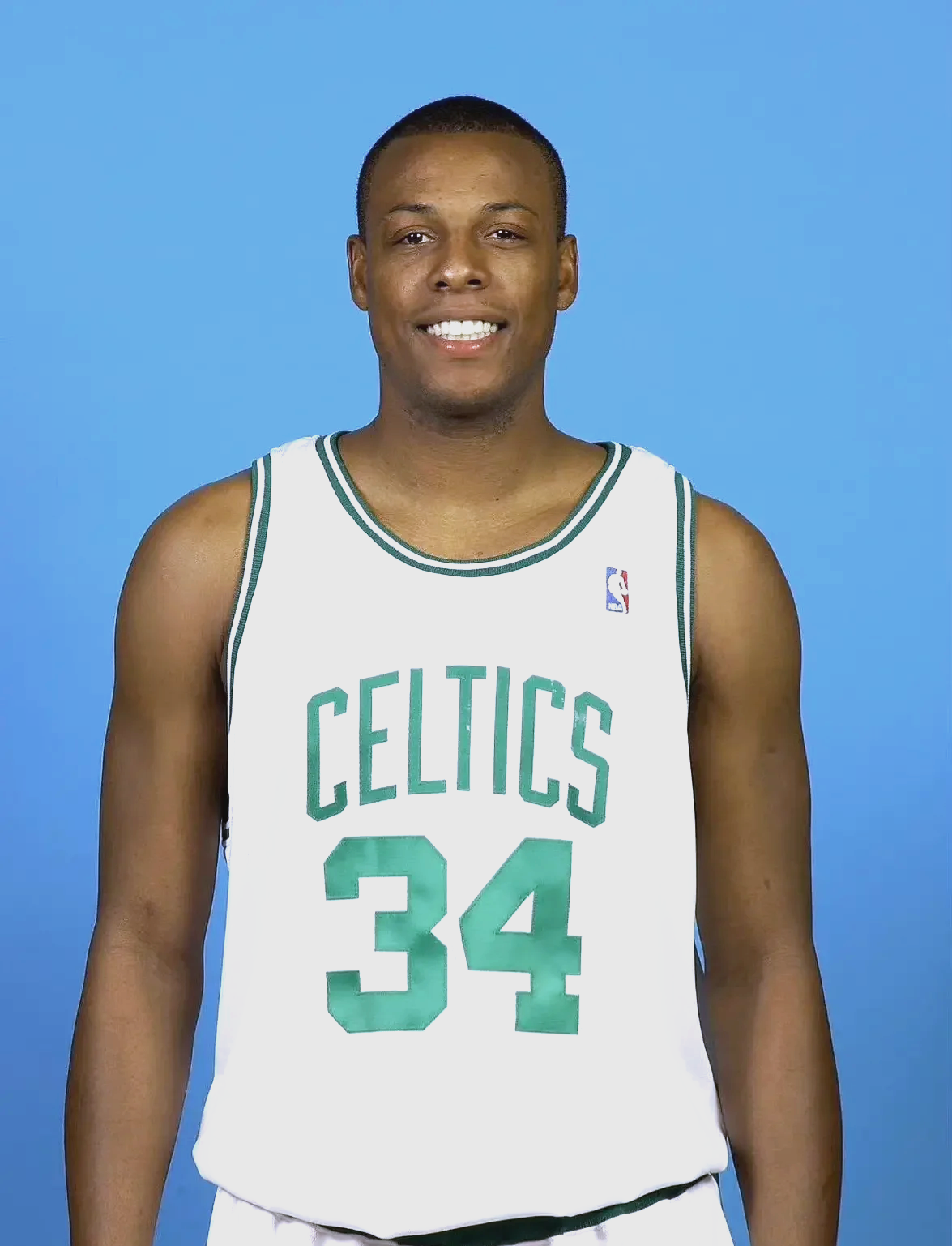 詹姆斯背后传球制造得分机会