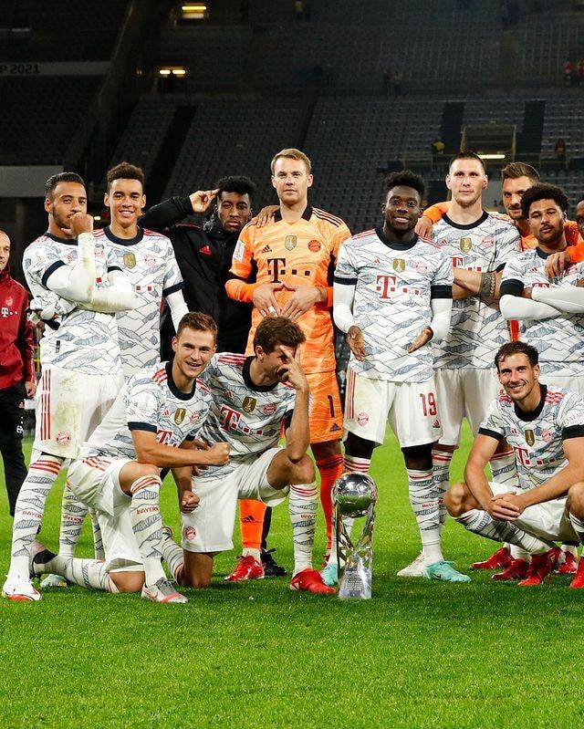 美国演员约翰尼-德普现场观看博卡比赛，并与里克尔梅合影