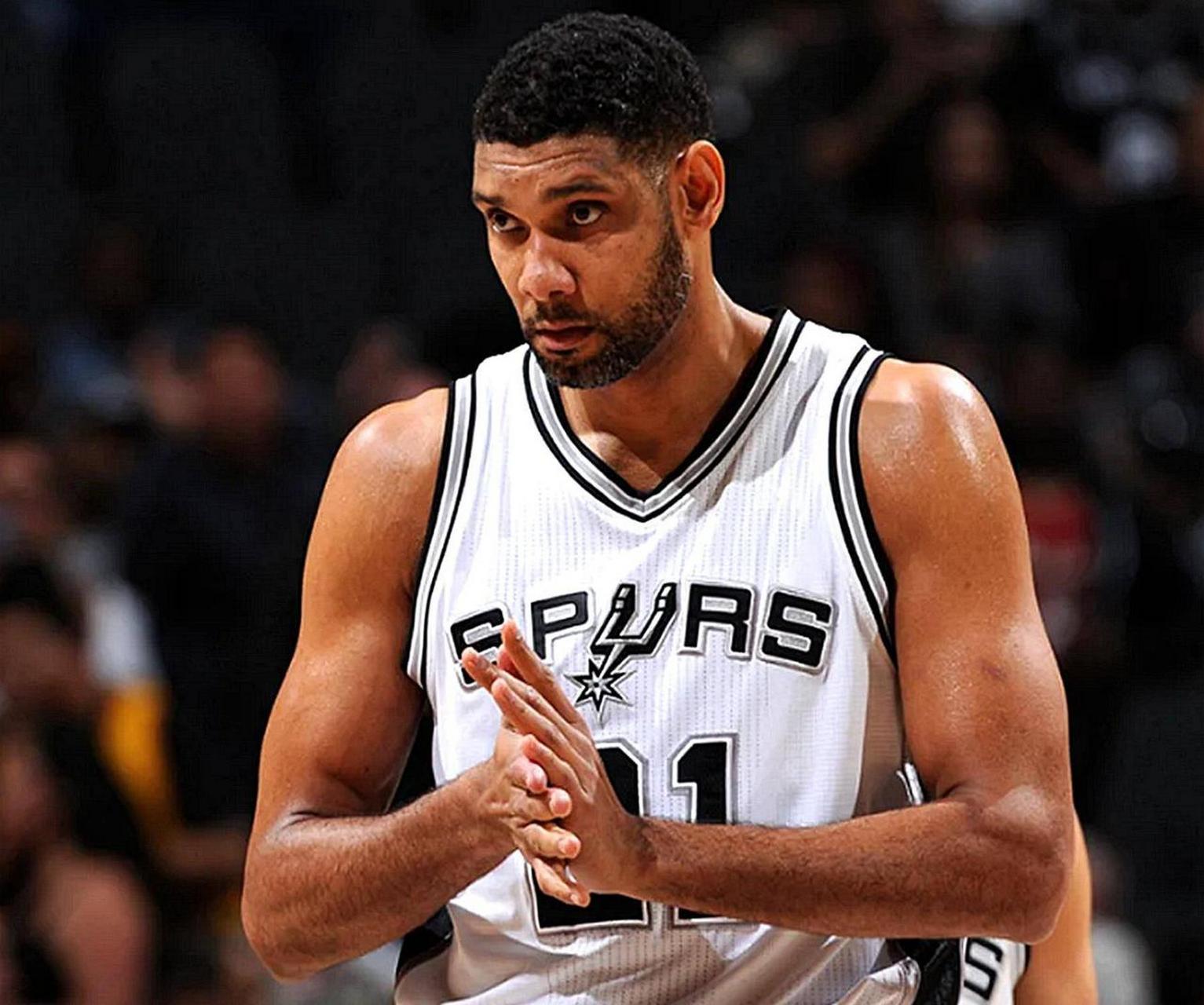 杜兰特三节28+8刷爆纪录：里程碑之夜击溃太阳 激情握拳怒吼庆祝