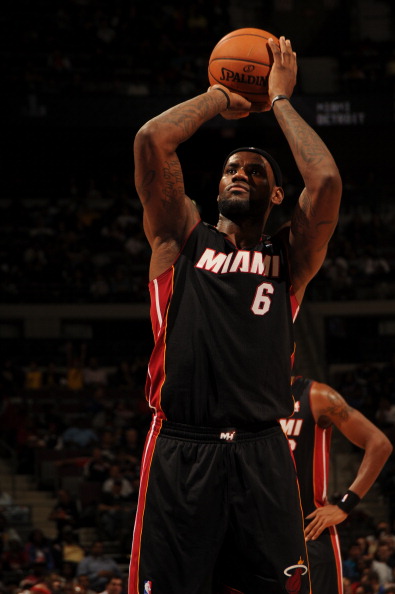 火箭队员互选紧急联系人，阿杜选老姐夫泰特选阿门