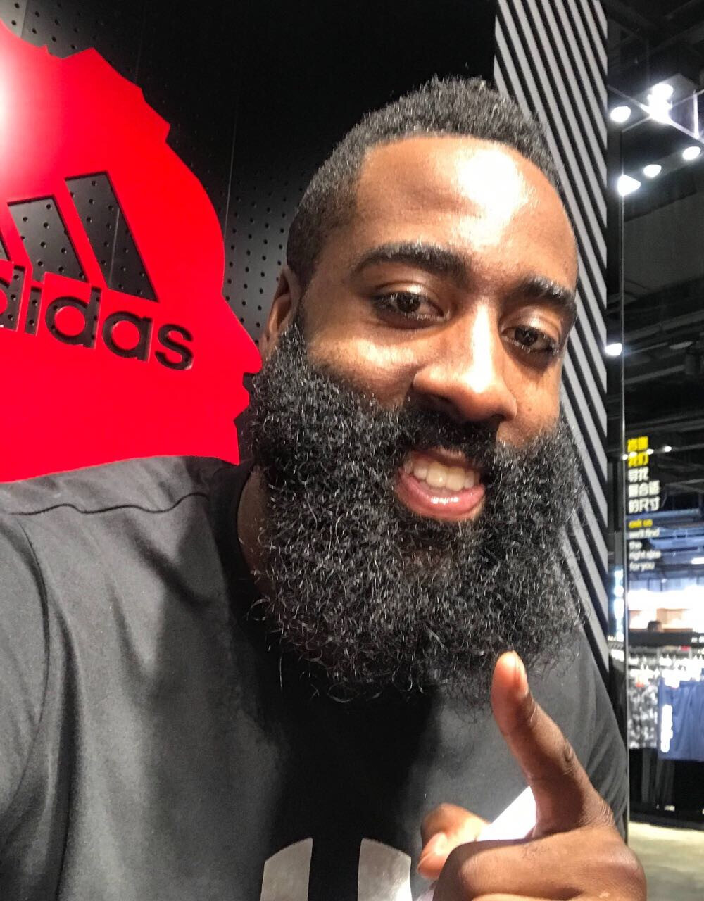 萨姆·索萨与马奎尔的全垒打球被送入名人堂展览，象征那个时代的巅峰