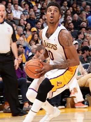 梅西曾被瓜迪奥拉安排踢陌生位置！他不断适应和学习，变得更强！