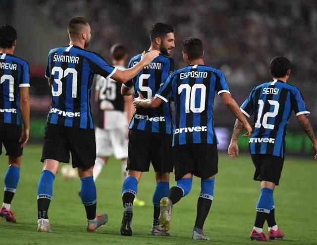 对手门将送礼 尼斯主场胜里尔